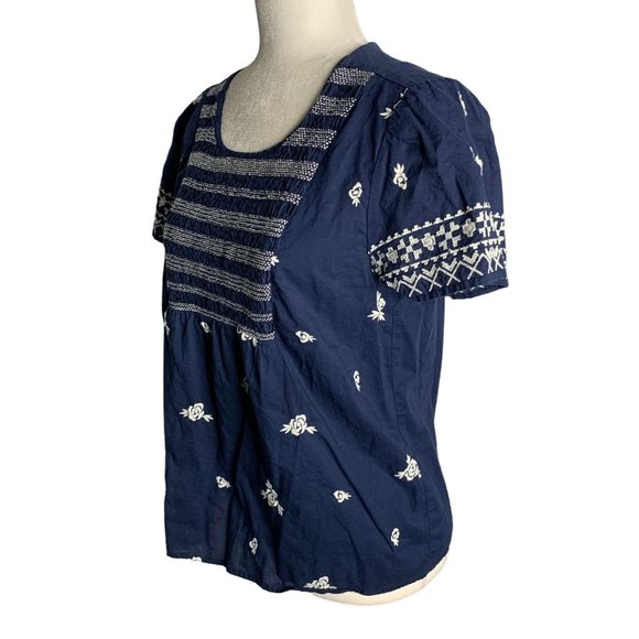 Lucky Brand Embroidered Peasant Top S Blue Short Sleeve Smocking Key Hole Back - Picture 3 of 6
